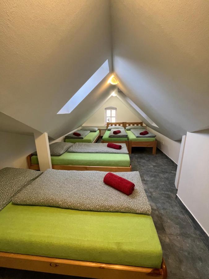 Appartement Dum Pod Vezi à Mikulov Extérieur photo